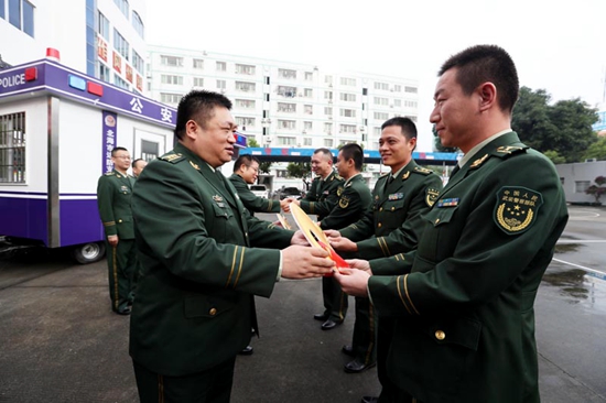 广西北海边防支队举行流动警务室配发仪式