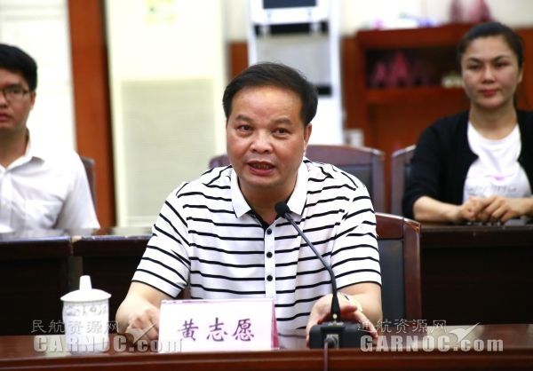 平果县县委书记黄志愿在签约仪式上讲话。