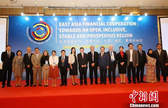 图为出席论坛的嘉宾合影。 林永传 摄 图为出席论坛的嘉宾合影。 林永传 摄