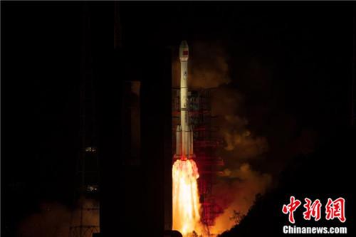 中国成功发射“天链二号01星”