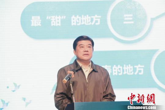 图为杨春庭致辞 李有娇 摄 图为杨春庭致辞 李有娇 摄