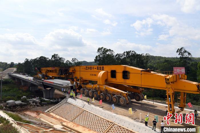 新建南宁至崇左铁路施工现场。 姚庆龙 摄 新建南宁至崇左铁路施工现场。 姚庆龙 摄