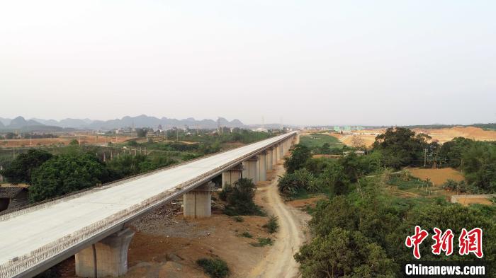 新建南宁至崇左铁路建设现场。　姚庆龙 摄