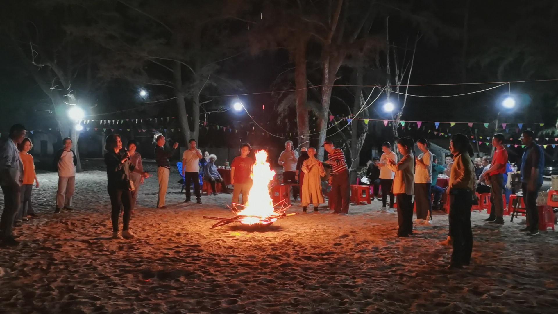 广西合浦：美人鱼古郡海岸林带沙滩的“生日晚会” 