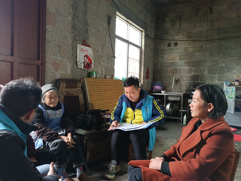 上林县黄楚村第一书记:为农业农村农民做些事