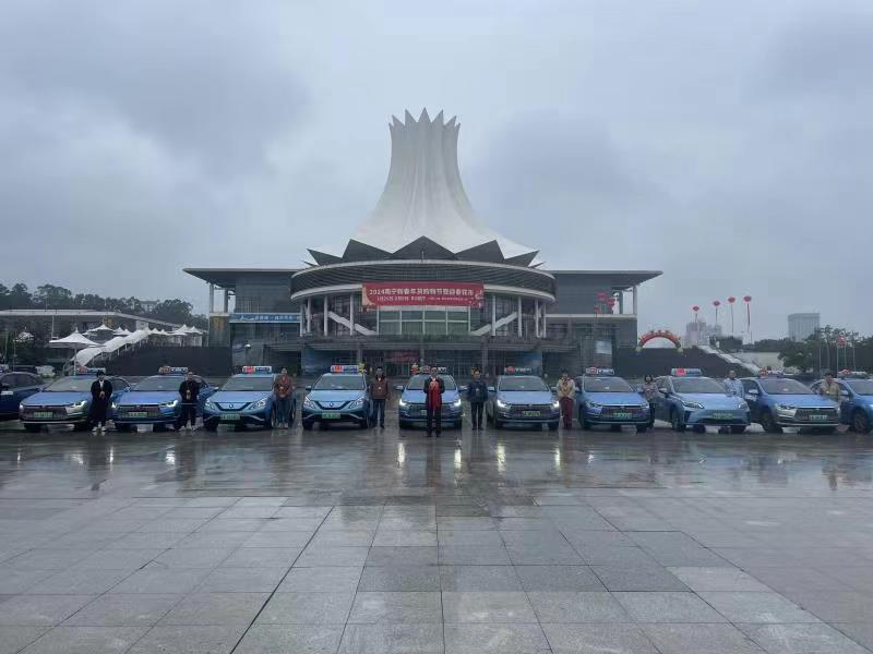 “南宁的哥”全方位服务东北老铁,这份真心请收下