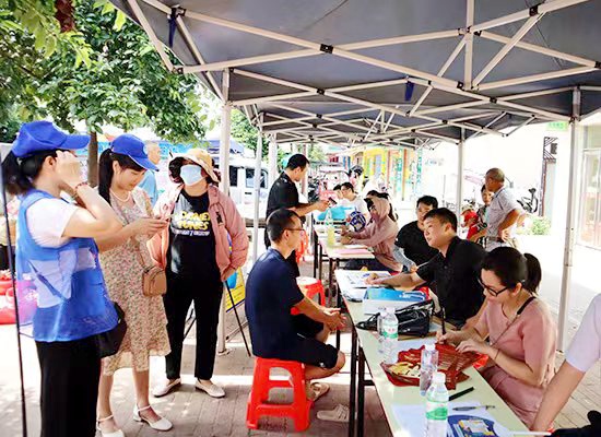 合浦县开展“就业直通车”下乡招聘活动