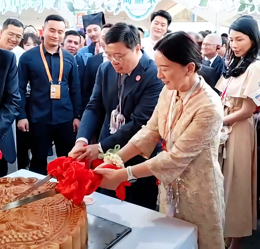 广西主席韦韬服贸会现场送祝福，“广西味道”黄家月香飘北京